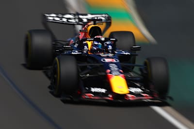 Verstappen zoekt de ideale lijn in Melbourne