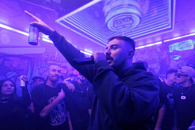 Rapder actúa en el cypher previo a Red Bull Batalla Internacional 