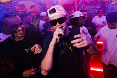 Bnet actúa en el cypher previo a Red Bull Batalla Internacional 