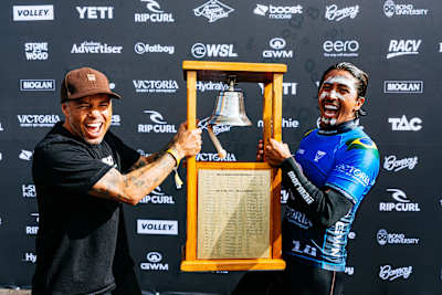 Bells Beach 2026: Adriano de Souza e Miguel Pupo comemoram