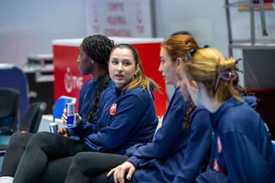 Aslıhan Kılıç ve takım arkadaşları