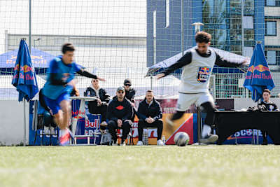 A scoutok figyelnek a háttérben