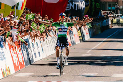 Giulio Pellizzari gewinnt die fünfte Etappe der Tour of the Alps 2026.