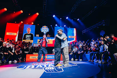 Abrazo entre Mecha y Nasir Catriel