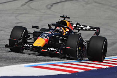 Der Niederländer Max Verstappen am Steuer des (3) Oracle Red Bull Racing RB22 Red Bull auf der Strecke beim Formel-1-Grand-Prix von Österreich am Red Bull Ring. 