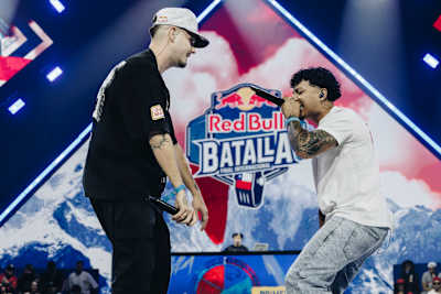 Valles-T y Bnet en Red Bull Batalla World Final in Santiago, Chile el 11 de abril de 2026.