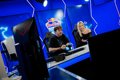 HaiseT a ItsTerez během offline finále Red Bull Ultimátního Streamera