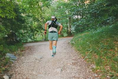 Anton Palzer knackt einen Rekord: Von München bis auf den Gipfel der Zugspitze braucht der Ausnahmeathlet nur 4:43:46. Es ist die FKT - die fastest known time. 