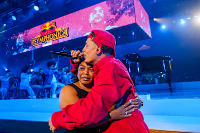 Red Bull Symphonic Brasil: O abraço de Hariel e Val na homenagem a MC Kevin