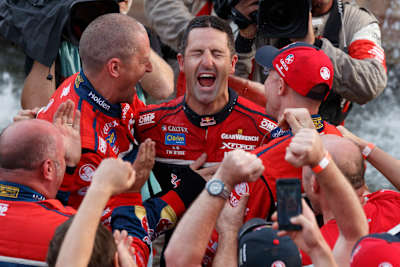 Jamie Whincup secures seventh championship in 2017