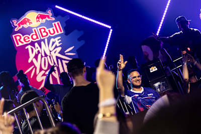 DJ Fayme lässt die Halle jumpen.