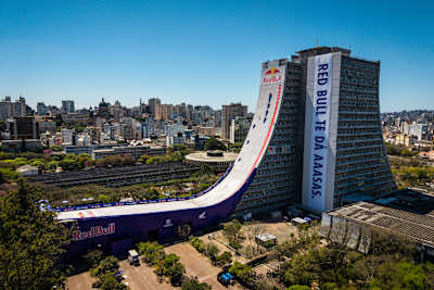 Red Bull Building Drop: a descida