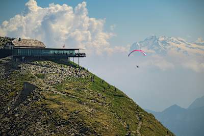 Chrigel Maurer (SUI1) wasted no time in hiking up to Turnpoint 8, Niesen.