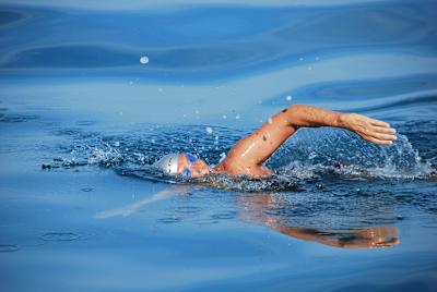 Diana Nyad swimming from Cuba to Florida