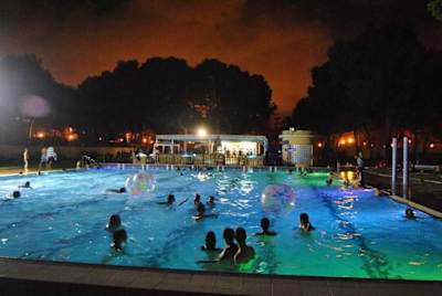 Piscina Nocturna en Valencia