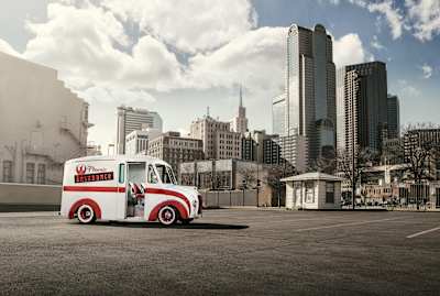 Einst Milchlieferant, heute Versicherungsgefährt. Einst Milchlieferant, heute Versicherungsgefährt.