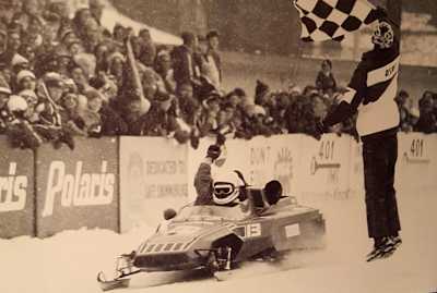 Gilles Villeneuve campione del mondo di motoslitta 1974