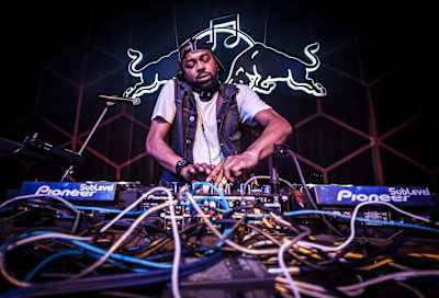 Red Bull Music Academy 클럽의 밤: Just Blaze x E-Sens