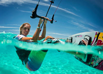 Susi Mai en kite surf aux Maldives en 2011