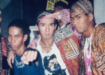 1990〜1991年頃、文中に出てくるLAスタイル「柄シャツ」時代のLUKE、BOBBY、HIRO。