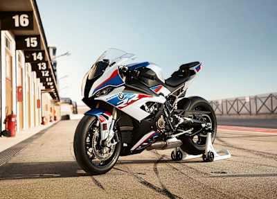 BMW S1000RR의 대표적인 WorldSBK용 바이크입니다.