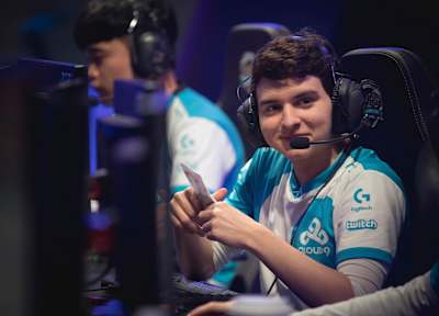 Contractz is one of the youngest pro junglers