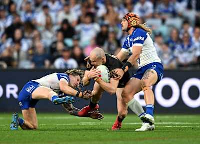 Dylan Edwards attempts to make a break