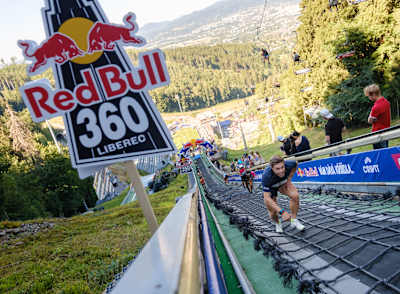 Vítěz mužských běhů Erik Ressel v Red Bull 400 v Liberci 2026 