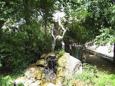 Manisa Tarzanı Anıtı