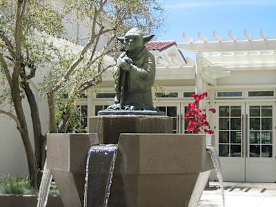 Der Yoda-Brunnen vor dem LucasArts-HQ