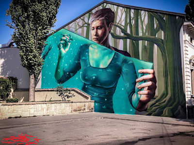 Mural facut de Sweet Damage Crew, o echipa de artisti urbani si grafferi care coloreaza orasul Bucuresti.
