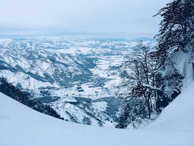 滑り出しから見た南魚沼市内。見慣れない景色に新鮮な八海山を感じることができた