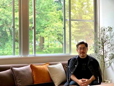 株式会社トーチリレーの代表取締役"隊長"を務める、神保拓也氏。1981年生まれ、神奈川県出身。