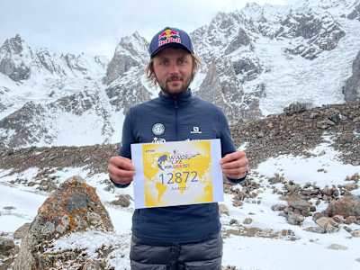Andrzej z numerem Wings for Life World Run w górach wysokich