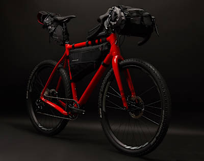 La nuova gravel di Ibis Cycles con un completo set di borse per il bikepacking, pronta per l'avventura!