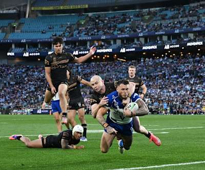 Bronson Xerri crashes over for a try