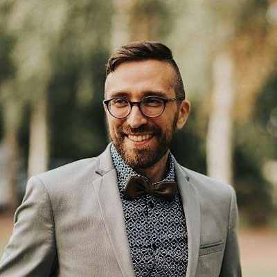 Loup-Lassinat Foubert, co-auteur de l’ouvrage « Générations Pokémon : 20 ans d'évolutions » chez Third Editions et co-animateur du podcast d’actualité jeu vidéo « La Cartouche ».