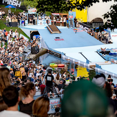Roos Zwetsloot im schwimmenden Skatepark