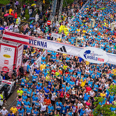 Tausende von Läuferinnen und Läufern tummeln sich beim Wings for Life World Run am 4. Mai 2025 in Wien.