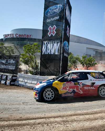 Sébastien Loeb tomando una curva en los X Games Sébastien Loeb tomando una curva en los X Games