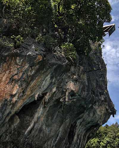 Gary Hunt cliff diving in Thailand