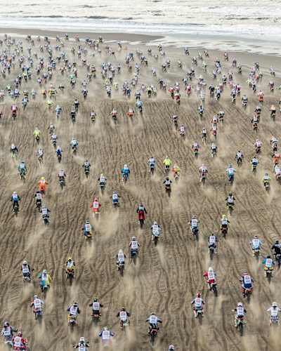 1000 riders strijden over het strand
