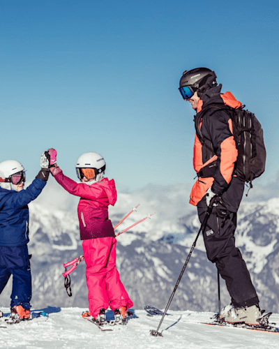 High five with family, Ski Juwel