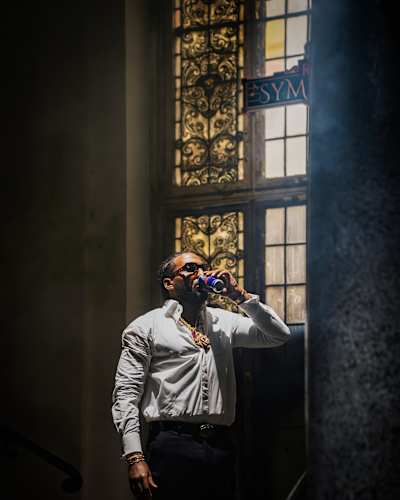 reezy tritt bei Red Bull Symphonic in Frankfurt mit einem Orchester auf.