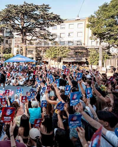 La foule se rassemble sur la place des Pionnières à Lausanne pour le 2025 Red Bull Dance Your Style Qualifier