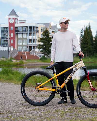 Dawid Godziek i jego rower na Red Bull Joyride 
