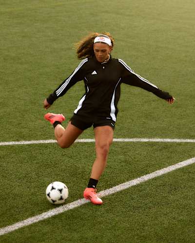 Trinity Rodman plays forward on the field