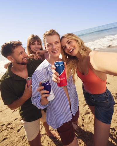 Bei „Germany’s Next Topmodel“ bekommen neun Nachwuchsmodels eine besondere Aufgabe: Surfer Leon Glatzer hostet das Casting für die neue Sommerkampagne von The ORGANICS by Red Bull.