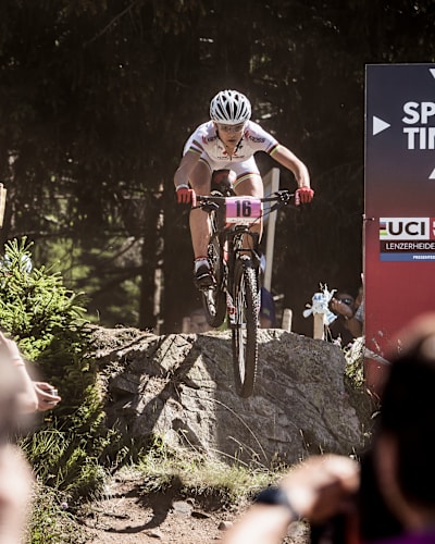 AP-1WNUU52TS2111-headerMedia