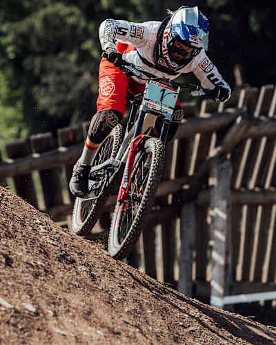 AP-1XJS6EZKS2111-headerMedia